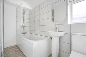 Family bathroom- click for photo gallery